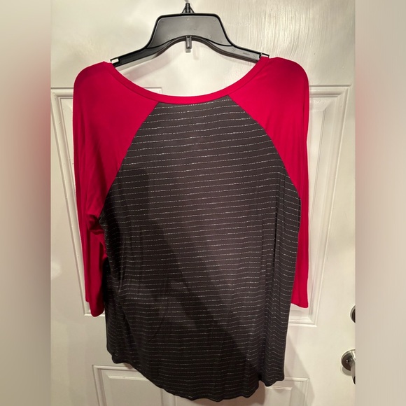 Maurice’s 24/7 top - Picture 2 of 3